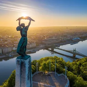 Kristal Gellert Hill , Budapest Ungheria